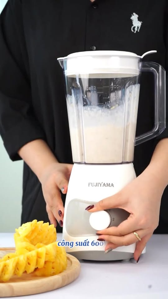 [🆕🇻🇳]  Made By Hằng – chuyên đồ len hanmade 🧑‍🧒❤️️👶⭐️  Combo đầy tháng, thôi nôi cho bé siêu sinh
Combo đầy tháng thôi nôi được nhà Made By Hằng phối theo set bao gồm: body(váy)  + giày + mũ hoặc băng đô + tấ , shares-0✔️ , likes-1❤️️ , date-2025-12-08 15:30:12🇻🇳🇻🇳🇻🇳📰🆕