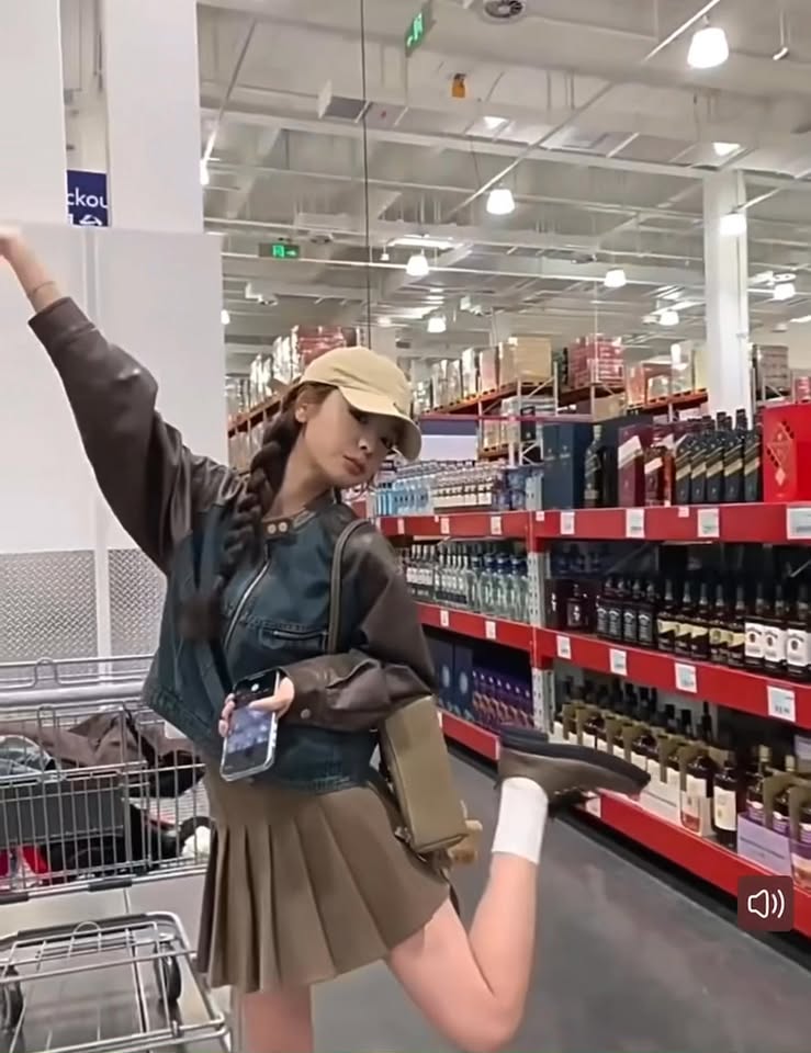 [🆕🇻🇳]  Bắp Kids Chuyên thời trang trẻ em QCCC 🧑‍🧒❤️️👶⭐️  Còn ít size thôi mẹ ơi!
Nhắn ngay LẤY SET + size, shop chốt đơn giữ hàng liền!
 , shares-1✔️ , likes-0❤️️ , date-2025-12-17 18:29:40🇻🇳🇻🇳🇻🇳📰🆕