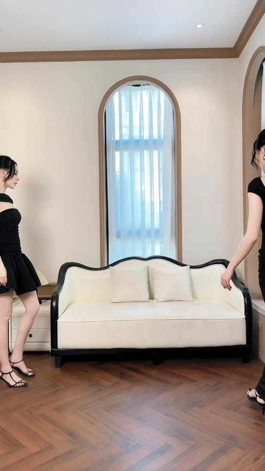 [🆕🇻🇳] SANDY Studios – Chuyên viên tạo phong cách thời trang 👕 Top1Fashion 👗  Thiết kế đầm đen từ SANDY với chất vải cao cấp, sợi dệt thoáng mát mang lại cảm giác dễ chịu và sang trọng. Phom dáng cổ điển tinh tế, tôn lên nét đẹp than , shares-0✔️ , likes-6❤️️ , date-2025-12-09 23:30:57🇻🇳🇻🇳🇻🇳📰🆕