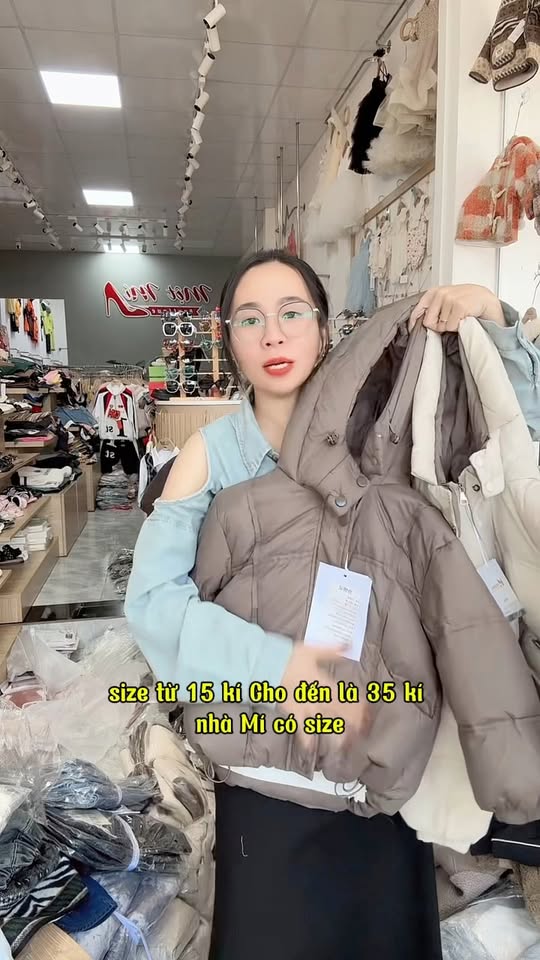 [🆕🇻🇳] Amy Store – nhãn hiệu thời trang thiết kế cao cấp, trẻ trung, hiện đại, nữ tính và thanh lịch 👕 Top1Fashion 👗   Một chiếc váy đủ mềm để khiến bước chân trở nên nhẹ tênh và đủ tinh tế để Nàng chỉ cần đứng yên cũng đã đẹp rồi. Ren, layer và những chuyển động nhỏ… tất  , shares-0✔️ , likes-72❤️️ , date-2025-12-07 19:00:33🇻🇳🇻🇳🇻🇳📰🆕