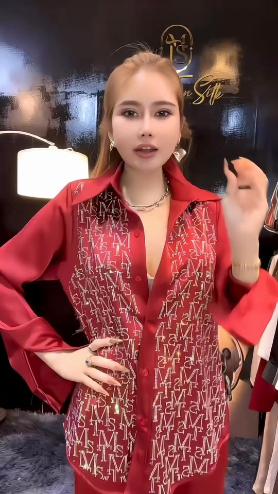 [🆕🇻🇳] Mi Trần Sleepwear- Xưởng may thiết kế 👕 Top1Fashion 👗  #699k Set Sơmi Đ𝐈́𝐍𝐇 Đ𝐀́ 𝐋Ụ𝐀 𝐐𝐔𝐄𝐄𝐍 cao cấp – fullsize 40-75kg độc quyền tại  #MiTranSilk #MiTranluathietke , shares-0✔️ , likes-5❤️️ , date-2025-12-07 22:53:21🇻🇳🇻🇳🇻🇳📰🆕