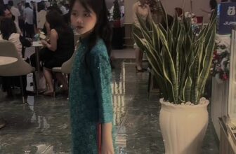 [🆕🇻🇳]  TÁO SILK – Cửa hàng quần áo sơ sinh & trẻ em 🧑‍🧒❤️️👶⭐️ Không biết bạn đồng trang lứa thế nào, mà con gái mẹ 8 tuổi đã cao 1m43. Con lớn từng chút một, nhẹ nhàng mà kiêu hãnh như một búp măng vươn mình. , shares-0✔️ , likes-9❤️️ , date-2025-12-06 19:13:22🇻🇳🇻🇳🇻🇳📰🆕