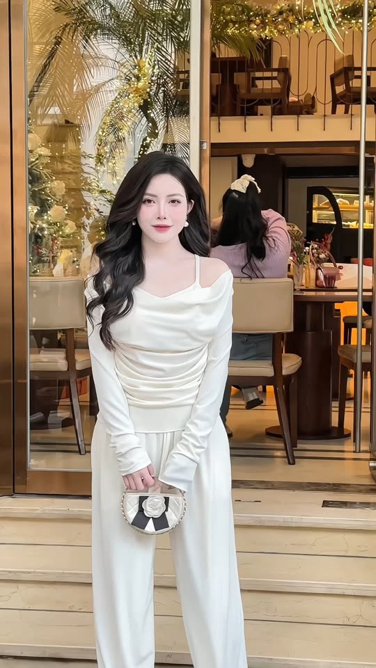 [🆕🇻🇳] 𝐄𝐌𝐈𝐋𝐈 𝐋𝐮𝐱 – 𝐊𝐡𝐨̛̉𝐢 𝐧𝐠𝐮𝐨̂̀𝐧 𝐱𝐮 𝐡𝐮̛𝐨̛́𝐧𝐠! 👕 Top1Fashion 👗  𝐀𝐋𝐘 |  𝒀𝒐𝒖 𝒂𝒓𝒆 𝒔𝒕𝒓𝒐𝒏𝒈𝒆𝒓 𝒕𝒉𝒂𝒏 𝒚𝒐𝒖 𝒕𝒉𝒊𝒏𝒌.
Đón đầu xu hướng tối giản nhưng vẫn đầy quyền năng, set bộ lụa cao cấp này chính là bảo bối cho những cô nàng yêu t , shares-0✔️ , likes-1❤️️ , date-2025-12-19 00:09:02🇻🇳🇻🇳🇻🇳📰🆕