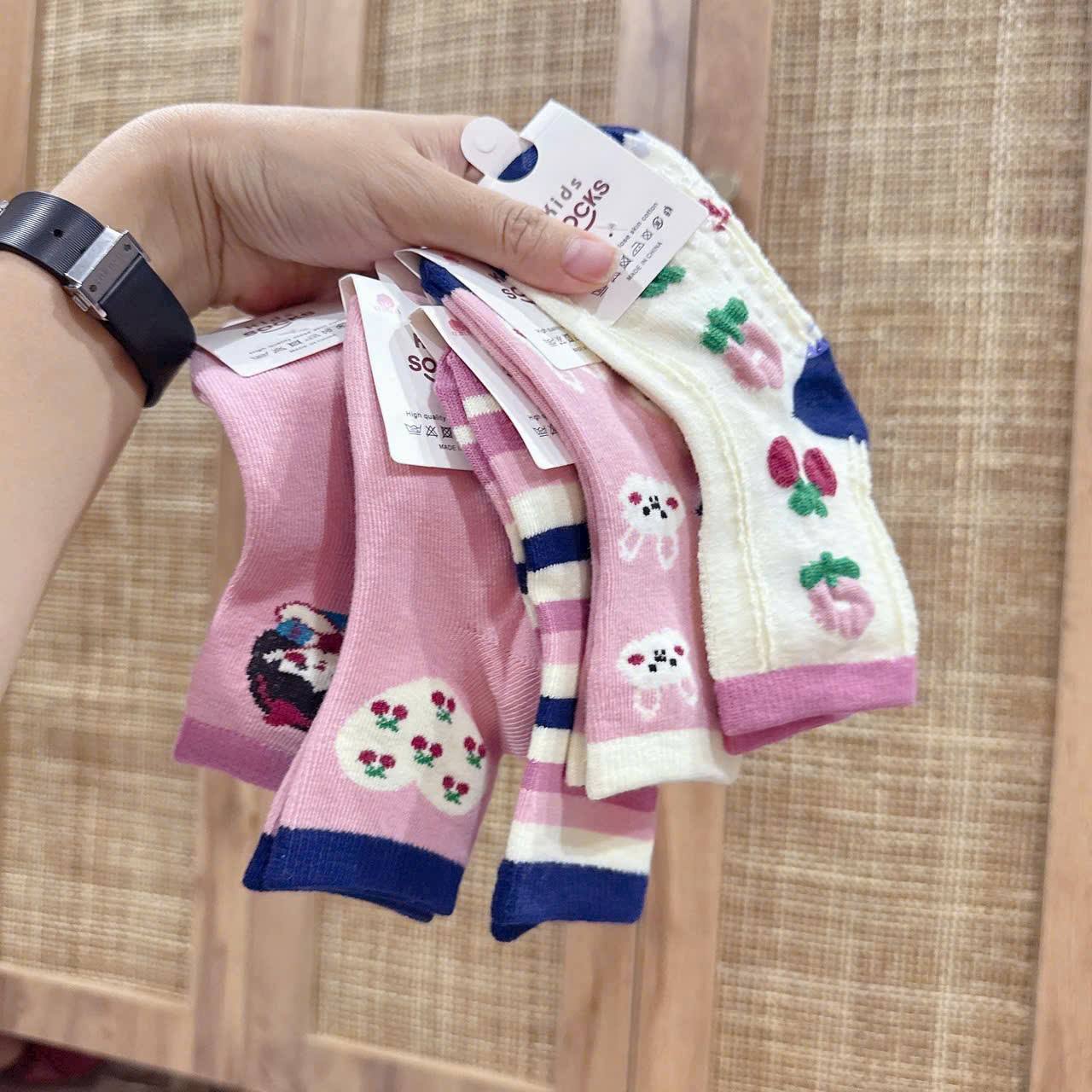 [🆕🇻🇳] Duyetatula – quần áo việt nam xuất khẩu xịn 👕 Top1Fashion 👗  G175k/10 đôiTẤT bé gái TRẺ EM SIÊU HOT
Xinh quá là xinh luôn ạ
Ai đam mê kuromi thì không thể bỏ qua set này được
10 Đôi kết hợp màu trắng và màu t , shares-1✔️ , likes-0❤️️ , date-2025-12-08 02:17:10🇻🇳🇻🇳🇻🇳📰🆕