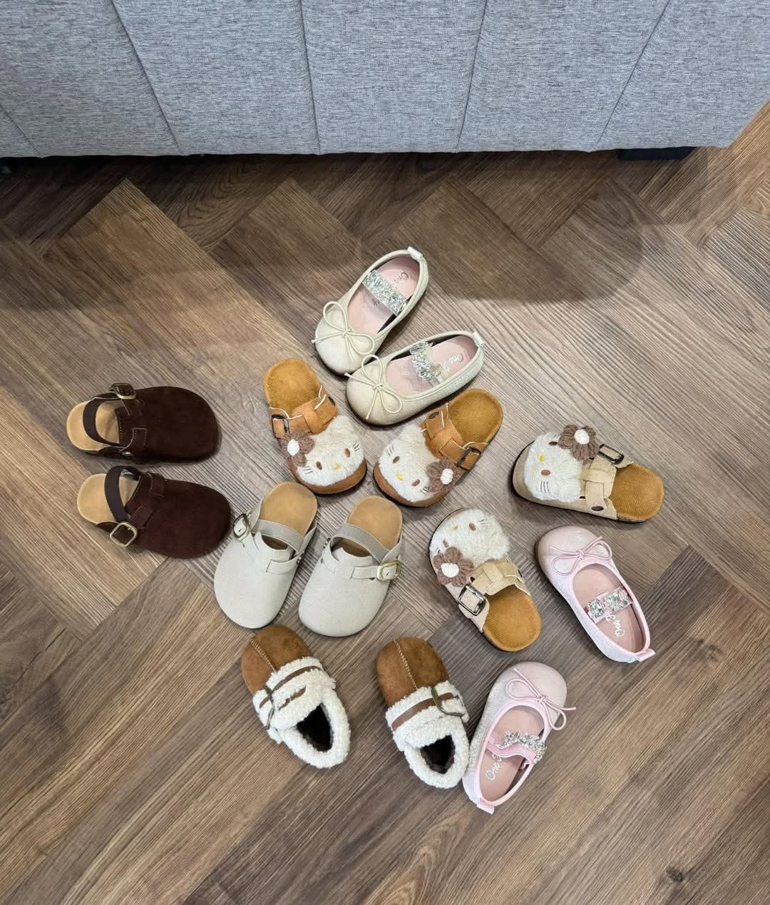 [🆕🇻🇳]  Tiệm Giày Xinh – Chuyên sỉ, lẻ giày, dép , phụ kiện cho bé 🧑‍🧒❤️️👶⭐️ Ngoài xinh lắm các mẹ ơi  Sẵn ạ
, shares-1✔️ , likes-0❤️️ , date-2025-12-09 16:47:49🇻🇳🇻🇳🇻🇳📰🆕