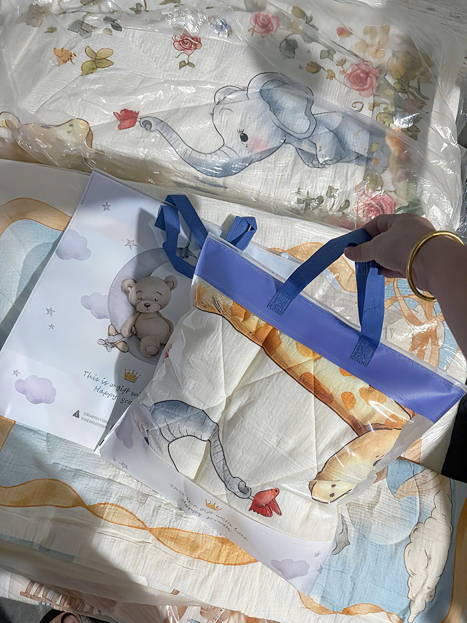 [🆕🇻🇳] Ngọc Baby 🧑‍🧒❤️️👶⭐️ Chăn đắp đây này Mẹ ơi! 
Xinh yêu lắm ấy!

Mẫu chăn họa tiết này năm nay hót lắm ạ! 
Mom hãy thêm vào giỏ hàng cho bé yêu nhà mình đi ạ, Tận dụng từ sơ sin , shares-0✔️ , likes-0❤️️ , date-2025-12-09 18:36:03🇻🇳🇻🇳🇻🇳📰🆕