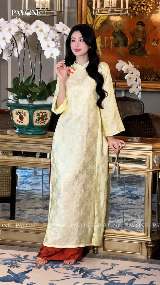 [🆕🇻🇳] Pavone Fashion – thương hiệu ÁO DÀI THIẾT KẾ top đầu Việt Nam 👕 Top1Fashion 👗  Sắc vàng trong nắng lung linh
Tựa như hoa cúc bình minh gọi mời. 

Dáng em thướt tha rạng ngời
Gió lay tà áo lòng người đắm say.  
————
– Tư vấn: m , shares-0✔️ , likes-4❤️️ , date-2025-12-18 18:30:06🇻🇳🇻🇳🇻🇳📰🆕