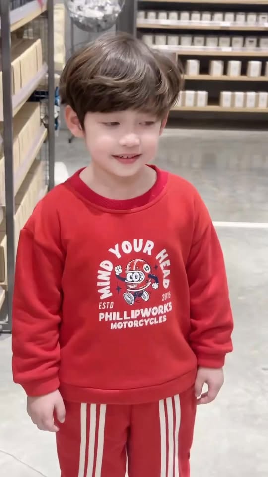 [🆕🇻🇳] Royal Fashion – Thời Trang Trẻ Em Cao Cấp 🧑‍🧒❤️️👶⭐️ 𝐁𝐎̣̂ 𝐍𝐈̉ 𝐇𝐈̀𝐍𝐇 𝐌𝐈𝐍𝐃 𝐘𝐎𝐔𝐑 𝐇𝐄𝐀𝐃 𝐇𝐎𝐓 𝐇𝐈𝐓 
 Sét này mẹ mặc cho bé đi học hay đi chơi đều ưng ạ 
———————————————
𝐒𝐢𝐳𝐞: 80-140 (8-30kg) , shares-0✔️ , likes-0❤️️ , date-2025-12-15 20:03:21🇻🇳🇻🇳🇻🇳📰🆕