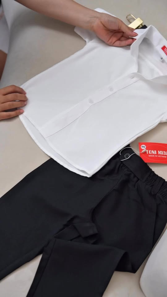 [🆕🇻🇳] Quần Áo Trẻ Em Cao Cấp 🧑‍🧒❤️️👶⭐️ HÀNG MỚI VỀ 

 Áo khoác phao lông vũ siêu nhẹ , hàng Qccc, vừa đẹp vừa ấm, màu năm nay đẹp quá ạ

 size 90-160

 Liên hệ mua hàng: 090 252 1986 hoặc 0975 1 , shares-0✔️ , likes-0❤️️ , date-2025-12-08 17:35:25🇻🇳🇻🇳🇻🇳📰🆕