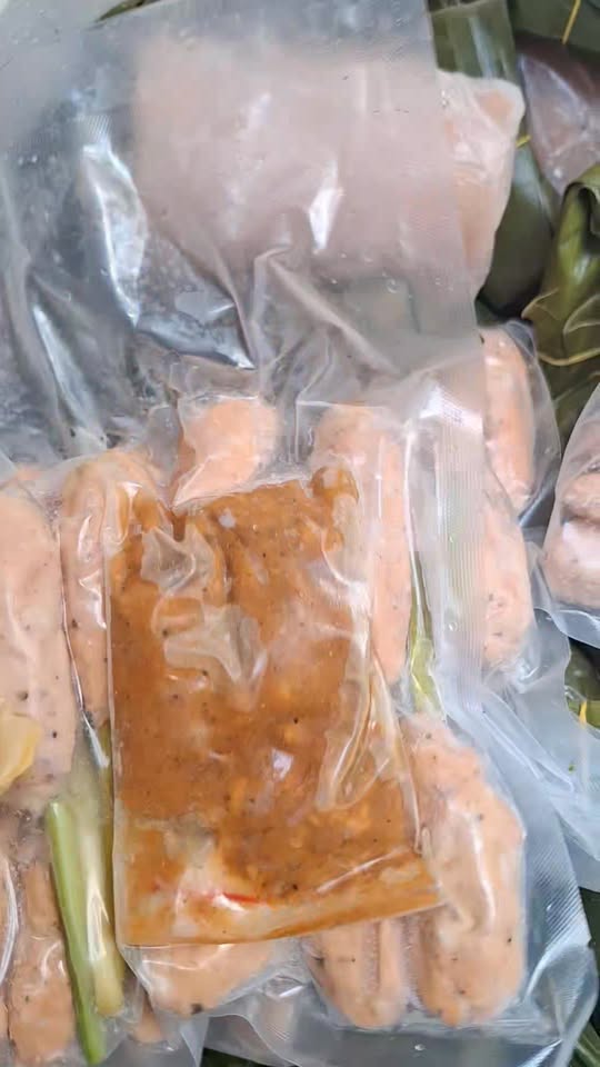 [🆕🇻🇳] Bánh lọc Huế tại Sài Gòn 🍔 Top1Food  🍜 Sáng nay Bếp vừa vào thùng chả bò,chả cua tươi, chả cua hấp,nem lụi .
Hàng tươi mới e mời  KH .

Nhận thùng hàng song lò báo tết năm nay e tanh thủ trữ hàn , shares-0✔️ , likes-1❤️️ , date-2025-12-16 20:33:40🇻🇳🇻🇳🇻🇳📰🆕