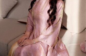 [🆕🇻🇳] Luxia Luxury 👕 Top1Fashion 👗  Bộ áo dài gấm kim sa mang vẻ đẹp sang trọng và cực kỳ nổi bật. Chất gấm cao cấp có độ bóng nhẹ, lên form chuẩn, tạo cảm giác quý phái ngay khi khoác lên. T , shares-1✔️ , likes-16❤️️ , date-2025-12-09 05:08:35🇻🇳🇻🇳🇻🇳📰🆕