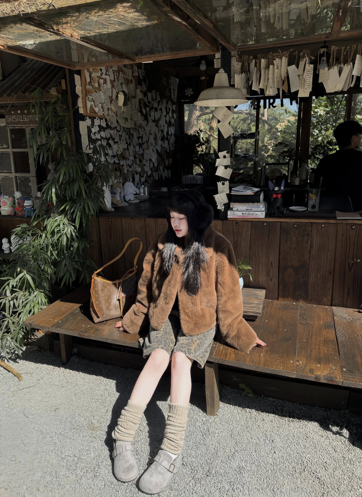 [🆕🇻🇳] TIỆM BÀ PÉ by Quynh Anh 👕 Top1Fashion 👗  Up tấm ảnh thông báo là các chị chuẩn bị lúa đi nha. Em cbi live 1 loạt đồ cực xinh cực sịn cực rẻ. Tương tác nha cả nhà yêu Tháng cuối năm tri ân nhiều qu , shares-0✔️ , likes-1❤️️ , date-2025-12-07 20:23:07🇻🇳🇻🇳🇻🇳📰🆕