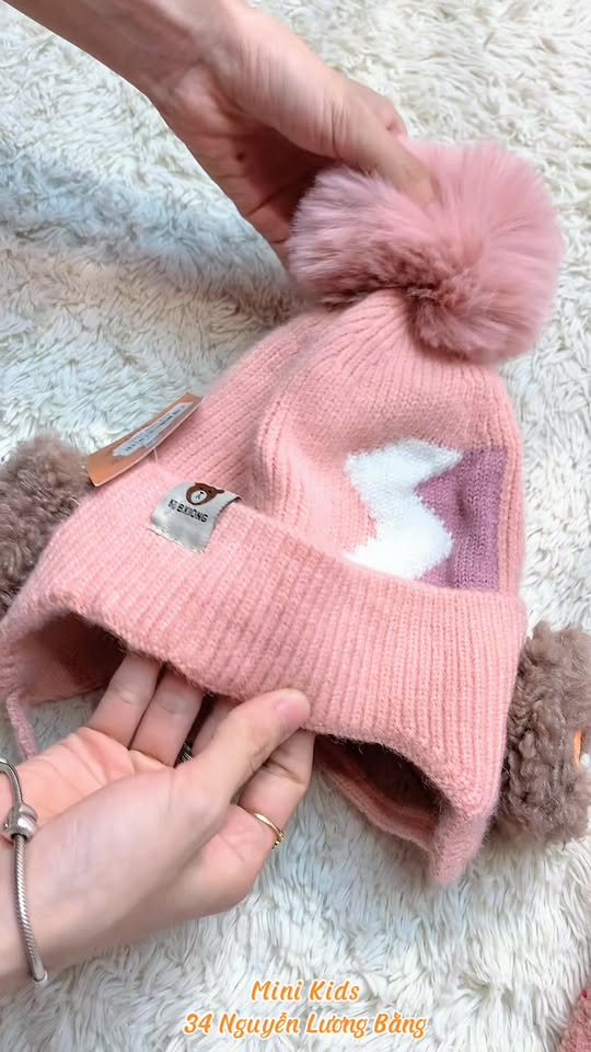[🆕🇻🇳] Mini Kids – Thời Trang Trẻ Em 🧑‍🧒❤️️👶⭐️  Mũ vừa xinh vừa ấm – Cùng Mini Kids bảo vệ bé trước cái se lạnh của Đà Nẵng nè , shares-0✔️ , likes-0❤️️ , date-2025-12-07 15:58:28🇻🇳🇻🇳🇻🇳📰🆕