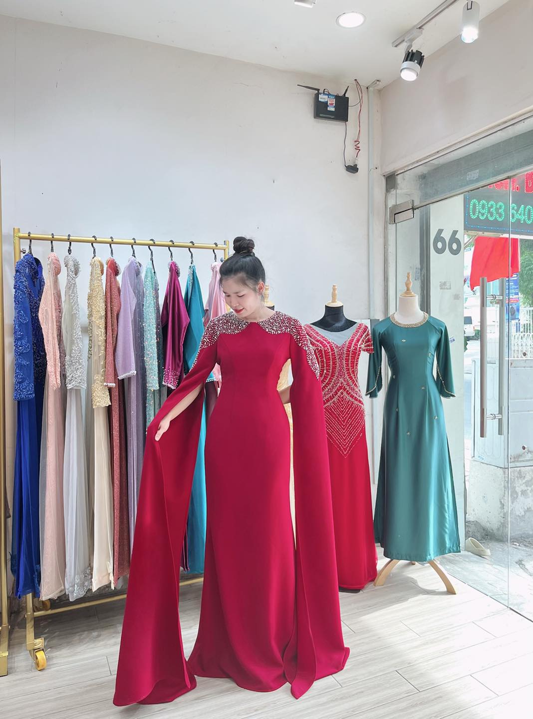 [🆕🇻🇳] Đầm Dạ Hội Trung Niên BiAn 👕 Top1Fashion 👗  Tông màu đỏ Quyền Lực và Nổi Bật, có Chị nào thích tông này không ạ. Đặc biệt là các Chị Đẹp đừng sợ tông đỏ sến nha, vì ở Bian chỉ hướng về tông đỏ đô kiể , shares-0✔️ , likes-20❤️️ , date-2025-12-08 04:30:04🇻🇳🇻🇳🇻🇳📰🆕