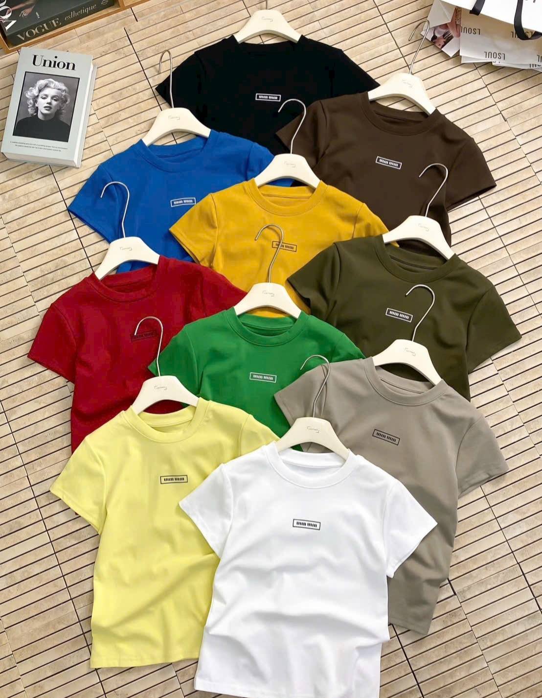 [🆕🇻🇳] Lim Clothing Một thương hiệu cao cấp của nhà Cati  👕 Top1Fashion 👗  Áo Dài Mộc Miên – Bộ sưu tập A2630
Lấy cảm hứng từ vẻ đẹp mộc mạc và tự nhiên, thiết kế tôn vinh sự tinh tế trong từng chi tiết.Chất liệu len lụa dệt kim , shares-0✔️ , likes-1❤️️ , date-2025-12-11 17:07:58🇻🇳🇻🇳🇻🇳📰🆕