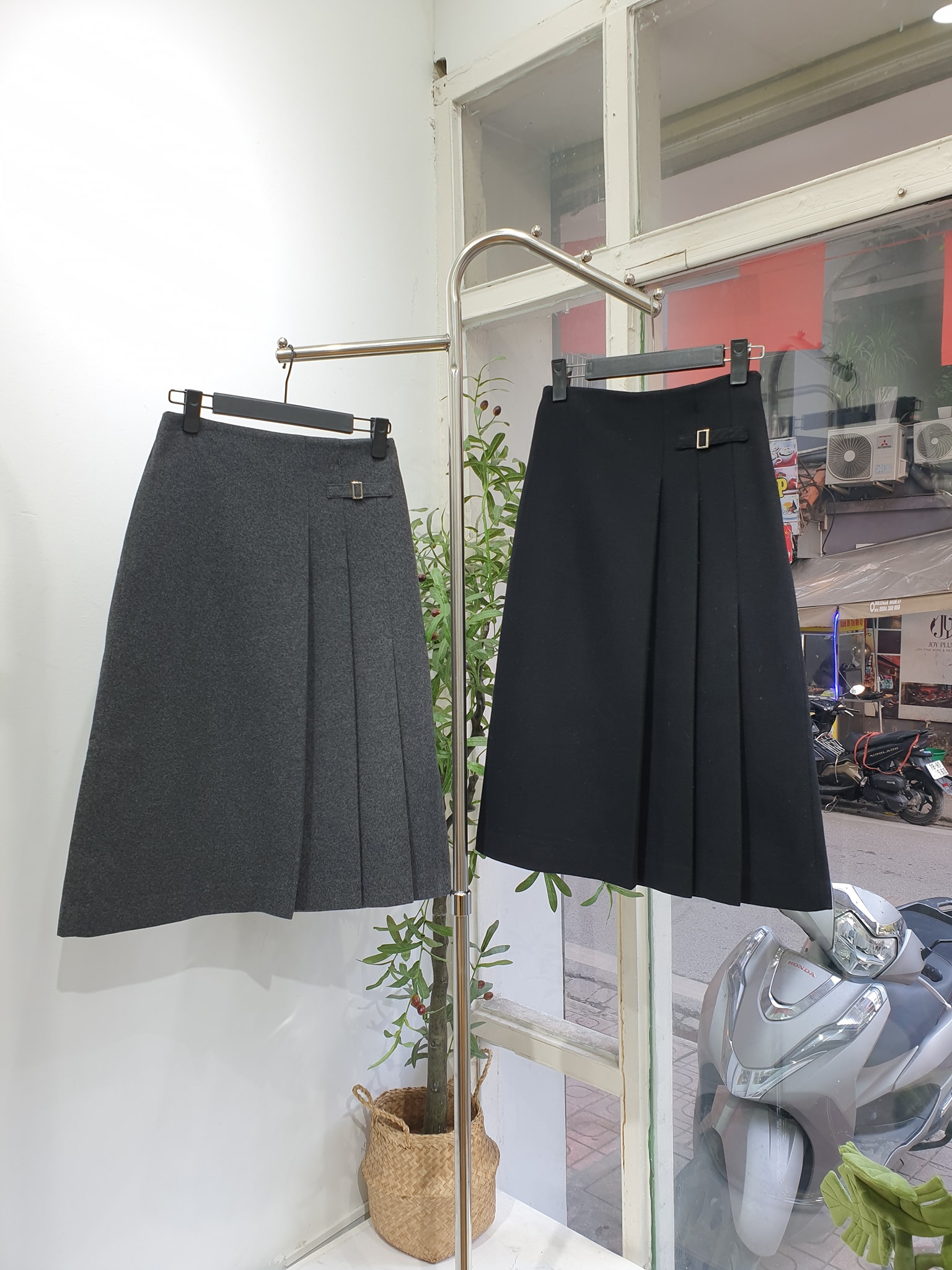 [🆕🇻🇳] EU – STORE 👕 Top1Fashion 👗  Chân váy dạ S1ST1NA xuất Hàn
Size 44- đen ( cạp 65-66cm )
55 – ghi ( cạp 68-70cm )
, shares-0✔️ , likes-2❤️️ , date-2025-12-08 22:33:22🇻🇳🇻🇳🇻🇳📰🆕