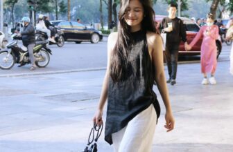[🆕🇻🇳] OnmeLocal – 𝐒𝐨𝐦𝐞𝐭𝐡𝐢𝐧𝐠 𝐀𝐛𝐨𝐮𝐭 𝐋𝐢𝐧𝐞𝐧 𝐁𝐲 𝐎𝐍𝐌𝐄. 👕 Top1Fashion 👗  Rạng rỡ xuống phố với set áo yếm linen tà chéo tựa như chiếc lá bay nhẹ nhàng trong gió. Kết hợp cùng quần muối tiêu ống suông, mang lại sự thoải mái và dị , shares-0✔️ , likes-19❤️️ , date-2025-12-11 22:22:04🇻🇳🇻🇳🇻🇳📰🆕