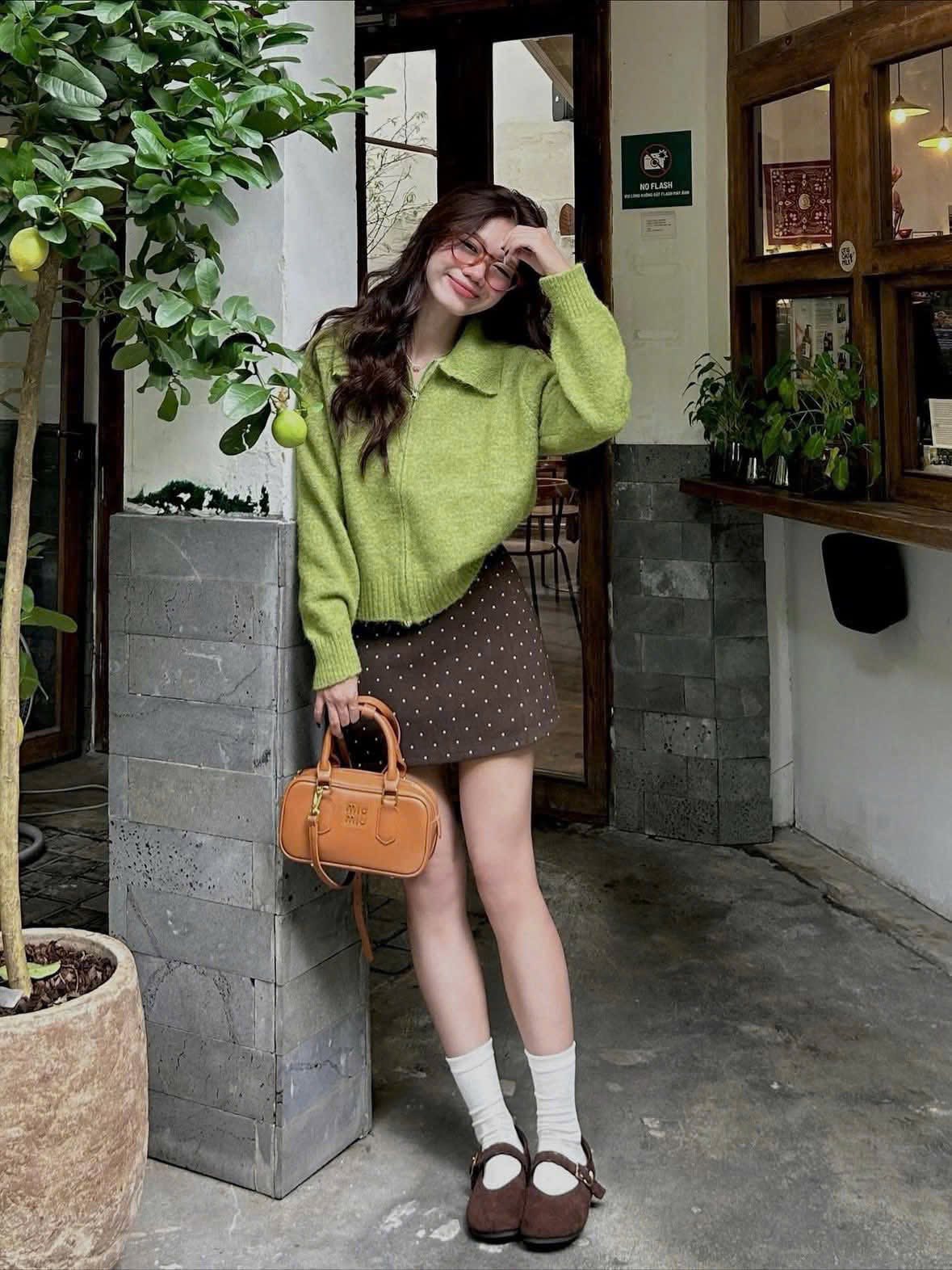 [🆕🇻🇳] KHÁNH NGÂN Boutique-Chuyên sỉ, lẻ đồ QCCC, Thiết kế CC, VNXK 👕 Top1Fashion 👗  KHOÁC LEN KHOÁ e về
Hàng chuẩn QCCC loạI 1 sịn sò dã mannn
1 chú len basic ko thể bỏ qua mấy ní uiii
Len lông dầy sụ, TÚI ZIP kéo , full tag lun ạ
, shares-0✔️ , likes-0❤️️ , date-2025-12-10 14:53:01🇻🇳🇻🇳🇻🇳📰🆕