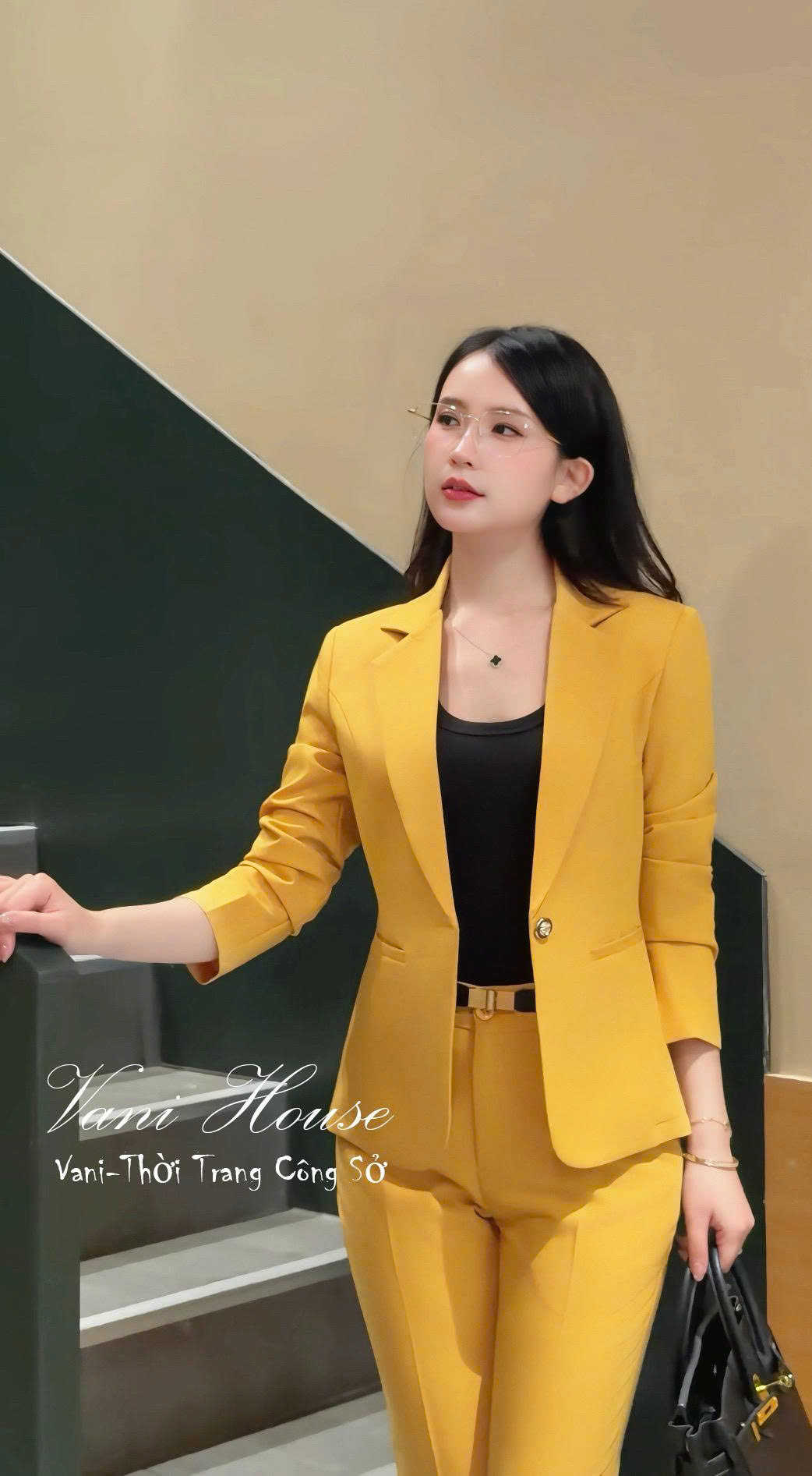 [🆕🇻🇳] TRANG PHÙNG SHOP- 67 Hàng Nón – Cửa hàng quần áo nữ – Thiết kế & Thời trang 👕 Top1Fashion 👗  Em Trang lên sóng mẫu váy nhung siêu đẹp tôn dáng mới về, xinh xuất sắc từ form đến chất mặc lên cứ phải gọi là siêu mê
Dáng váy ôm đuôi cá eo cổ ren lưới  , shares-0✔️ , likes-2❤️️ , date-2025-12-10 15:15:33🇻🇳🇻🇳🇻🇳📰🆕