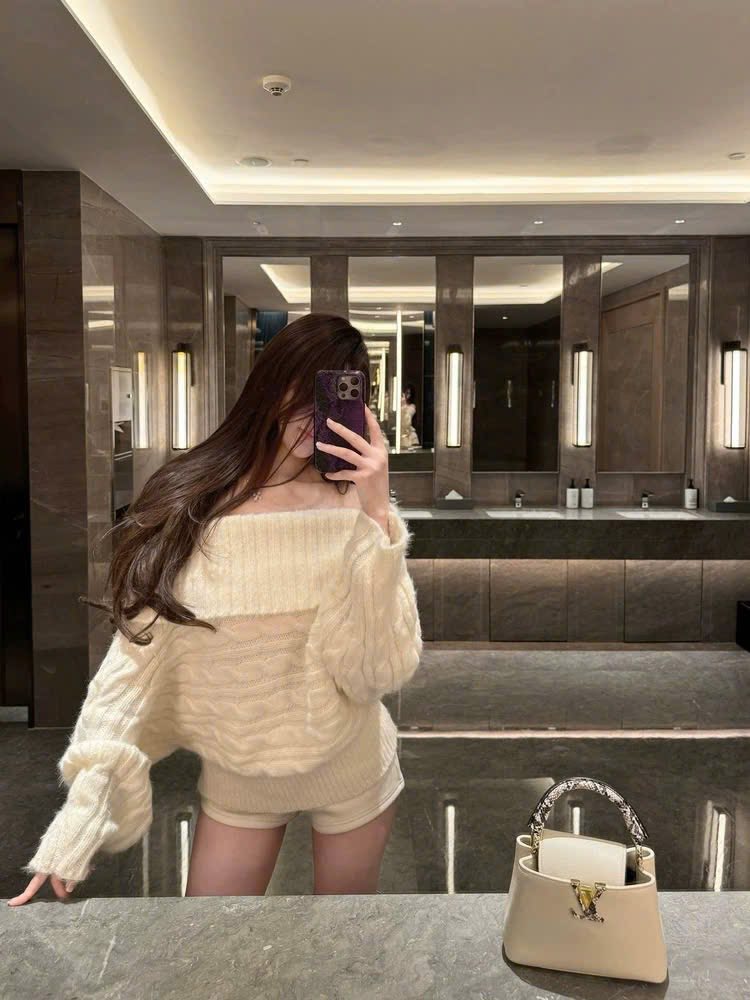 [🆕🇻🇳] CHÂU NGÂN shop 👕 Top1Fashion 👗  Cuối cùng đã về đc thêm hànggg ạ
Áo len lông thỏ siêu sang choảnh nhó #159kkk
1 màu trắng ạ
, shares-0✔️ , likes-22❤️️ , date-2025-12-11 18:23:54🇻🇳🇻🇳🇻🇳📰🆕