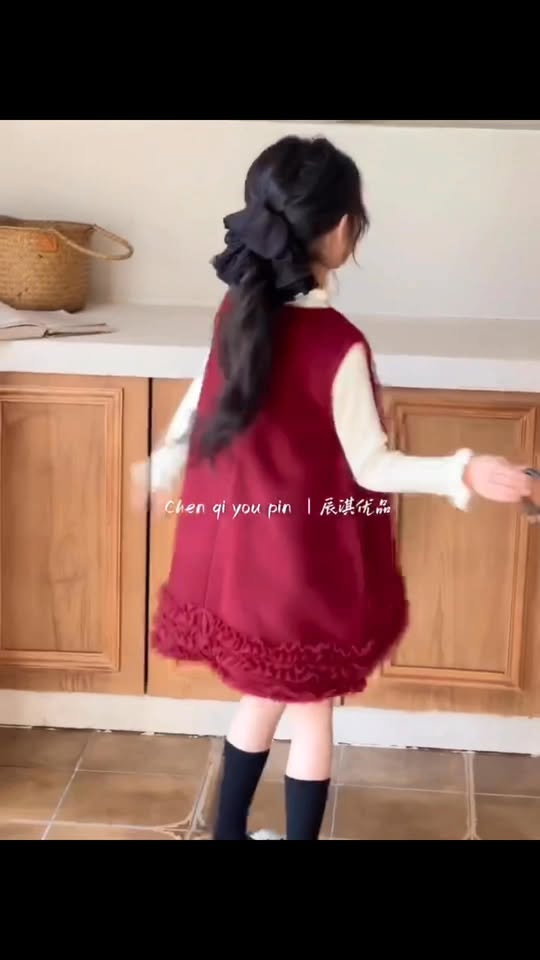 [🆕🇻🇳] Halaby kids – 𝐶𝑜𝑛 𝑦𝑒̂𝑢 𝑑𝑖𝑒̣̂𝑛 𝑥𝑖𝑛ℎ 𝑡𝑜̉𝑎 𝑠𝑎́𝑛𝑔  🧑‍🧒❤️️👶⭐️ Ôi váy TẾT xinh xỉu  Size của mí bé lớn ạ. Các chị đợi em nó về nhé, nhá hàng máy ngày nay khách e kiểu “về nhắn chị nghe, nhớ nghe” 

#vaysizedaibegai#vay , shares-0✔️ , likes-4❤️️ , date-2025-12-14 14:01:34🇻🇳🇻🇳🇻🇳📰🆕