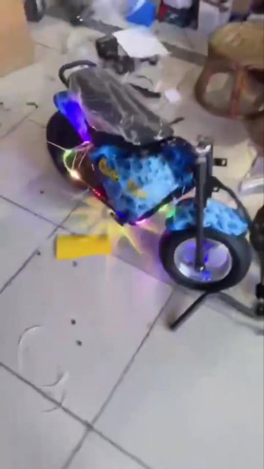 [🧸️🇻🇳] Thế giới xe điện trẻ em 🎈Top1Toys🧸️  Độ led gừi 4 xe cucake cho khách làm dịch vụ. , shares-0✔️ , likes-1❤️️ , date-2025-12-10 20:05:27🇻🇳🇻🇳🇻🇳📰🆕