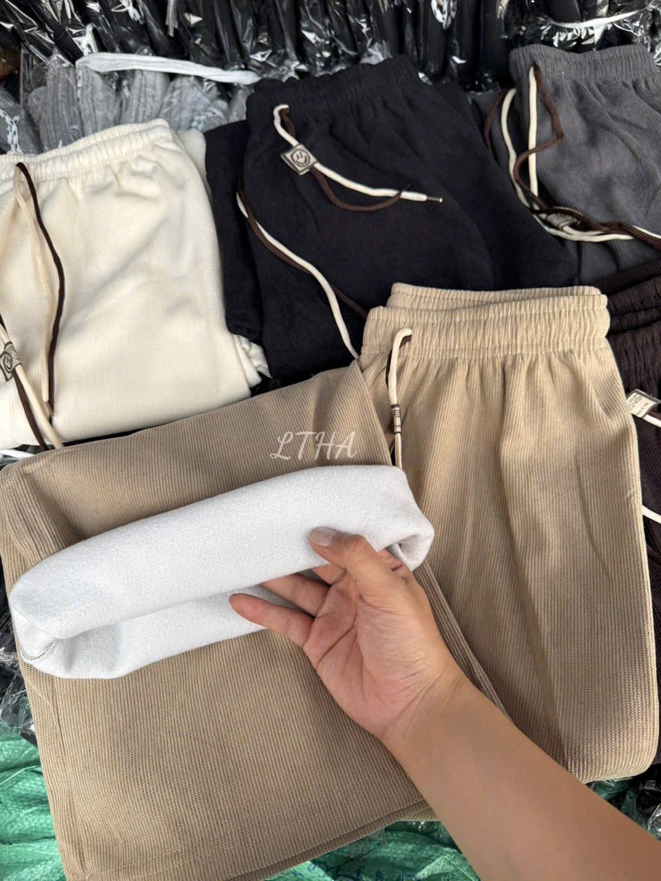 [🆕🇻🇳] Tổng Kho Sỉ Quần Áo Tuyết Chinh 👕 Top1Fashion 👗  Quần tăm nhung lót lông hàng tàu form to rộng, đẹp mê mẩn, ảnh thật em chụp
E Sẵn sll  6x
, shares-0✔️ , likes-0❤️️ , date-2025-12-11 15:03:15🇻🇳🇻🇳🇻🇳📰🆕