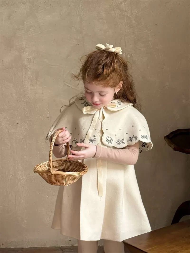 [🆕🇻🇳]  Tu Anh Tran – Thời trang trẻ em Korea Style & QCCC 🧑‍🧒❤️️👶⭐️ SẴN SHIP lun ạ
Vipe tiểu thư sang chảnh
Hãng lên giá rồi ạ
Set áo+ choàng #475xuuu
#Chengle
Bảng size:
Size 90: 11-14
Size 100: 14-16
Size 110: 16-18
Siz , shares-0✔️ , likes-1❤️️ , date-2025-12-11 18:59:13🇻🇳🇻🇳🇻🇳📰🆕