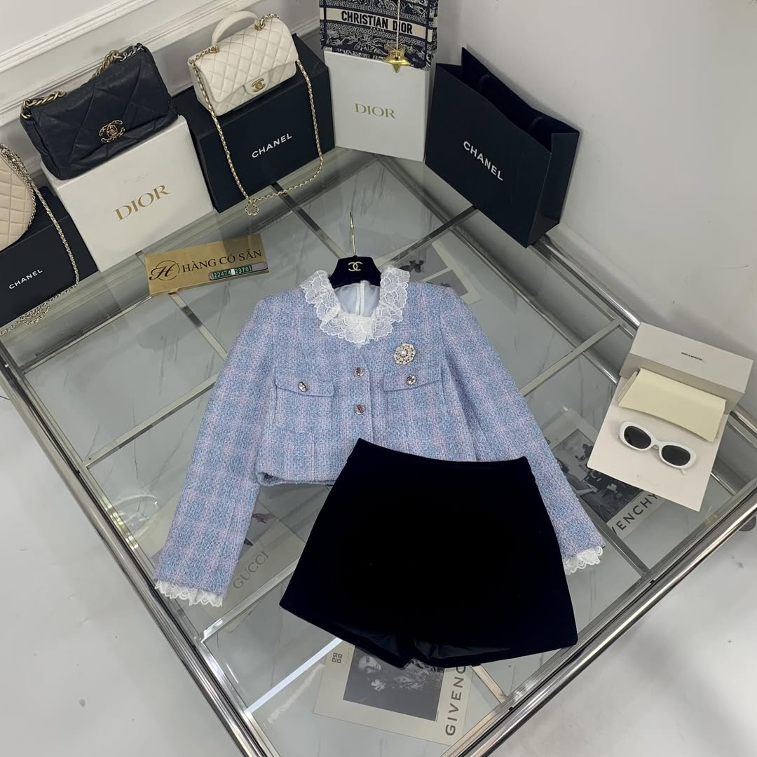 [🆕🇻🇳] Chuyên Sỉ Áo Thun Thủy Nguyễn  – Chuyên sỉ lẻ thời trang học sinh giá rẻ ❤️ [🆕Top1Vietnam🇻🇳] 👕 Top1Fashion 👗  ÁO KHOÁC NỈ , HOODIE
         Lẻ 69k – Sỉ 65k
-> Sỉ từ 5 sản phẩm bất kì ( áo + quần , đủ 5 cái cũng được tính giá sỉ )
Freesz 35-65 kí , cao từ 1m4-1m65 m , shares-0✔️ , likes-18K❤️️ , date-2025-12-18 18:09:47🇻🇳🇻🇳🇻🇳📰🆕