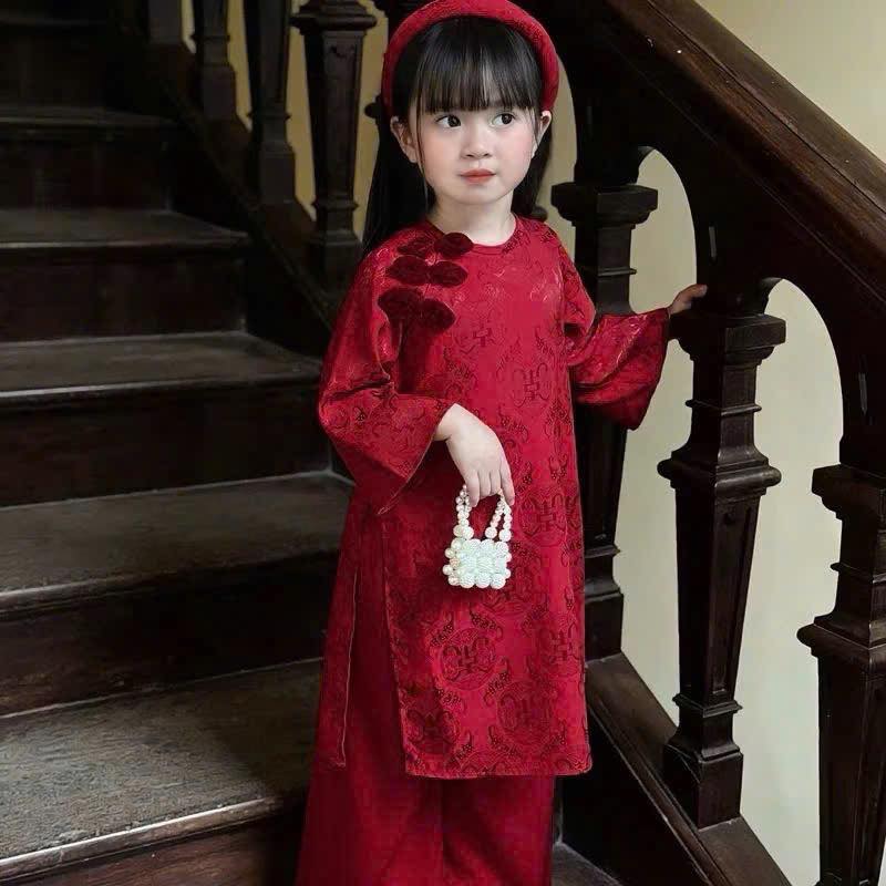 [🆕🇻🇳] Giang Kid’s Shop- Quần áo thiết kế, vnxk, tqxk, cambodia cho bé  🧑‍🧒❤️️👶⭐️ TẾT DIỆN ÁO DÀI LÀ ĐÚNG BÀI!!!
Tổng hợp các set áo dài cho bé gái nhà e 
Năm ngoái chạy sớm mà vẫn không kịp , năm nay e lên sớm hơn 

 Bảng size tham khảo , shares-0✔️ , likes-1❤️️ , date-2025-12-16 22:43:54🇻🇳🇻🇳🇻🇳📰🆕