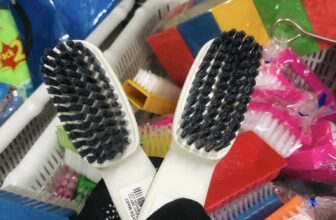 [🆕🇻🇳] Tùng Quyên Mart ♥️️ Top1Shop 🛍️  Bàn chải nhựa cọ giày dép có tay cầm siêu tiện lợi, có thể luồn sâu vào trong giày dép và dễ dàng làm sạch.
, shares-0✔️ , likes-5❤️️ , date-2025-12-12 04:59:03🇻🇳🇻🇳🇻🇳📰🆕