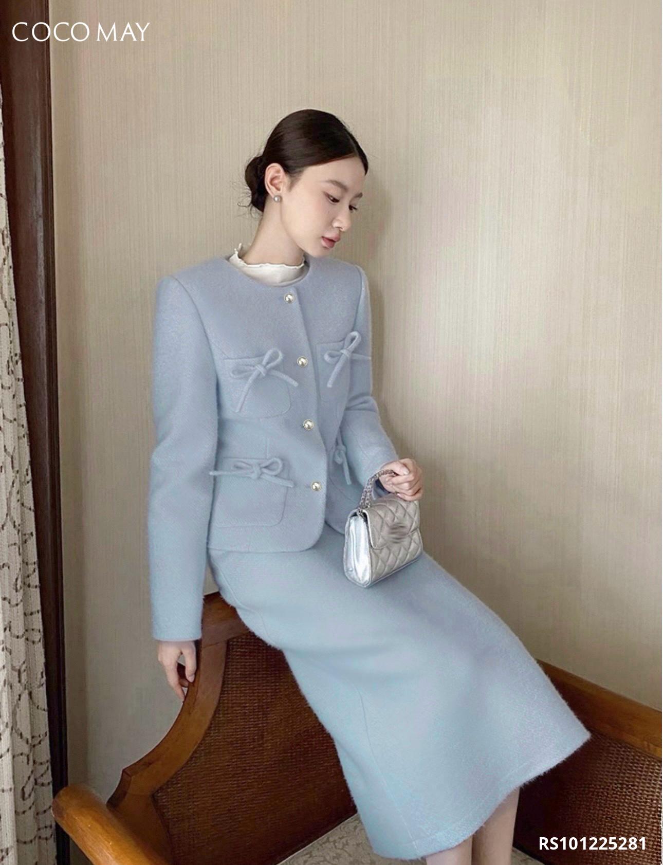 [🆕🇻🇳] OnmeLocal – 𝐒𝐨𝐦𝐞𝐭𝐡𝐢𝐧𝐠 𝐀𝐛𝐨𝐮𝐭 𝐋𝐢𝐧𝐞𝐧 𝐁𝐲 𝐎𝐍𝐌𝐄 – 𝐃𝐞𝐬𝐢𝐠𝐧 𝐈𝐧 𝐁𝐢𝐧𝐡 𝐃𝐮𝐨𝐧𝐠,𝐕𝐢𝐞𝐭𝐧𝐚𝐦 👕 Top1Fashion 👗  Như Ý

Mang trong mình sự mong manh của chất liệu linen tơ, kết hợp với màu sắc nâu nhạt có ánh hồng. Đầm Như Ý với phom dài duyên dáng, được Onme tô điểm  , shares-2✔️ , likes-27❤️️ , date-2025-12-16 22:30:20🇻🇳🇻🇳🇻🇳📰🆕