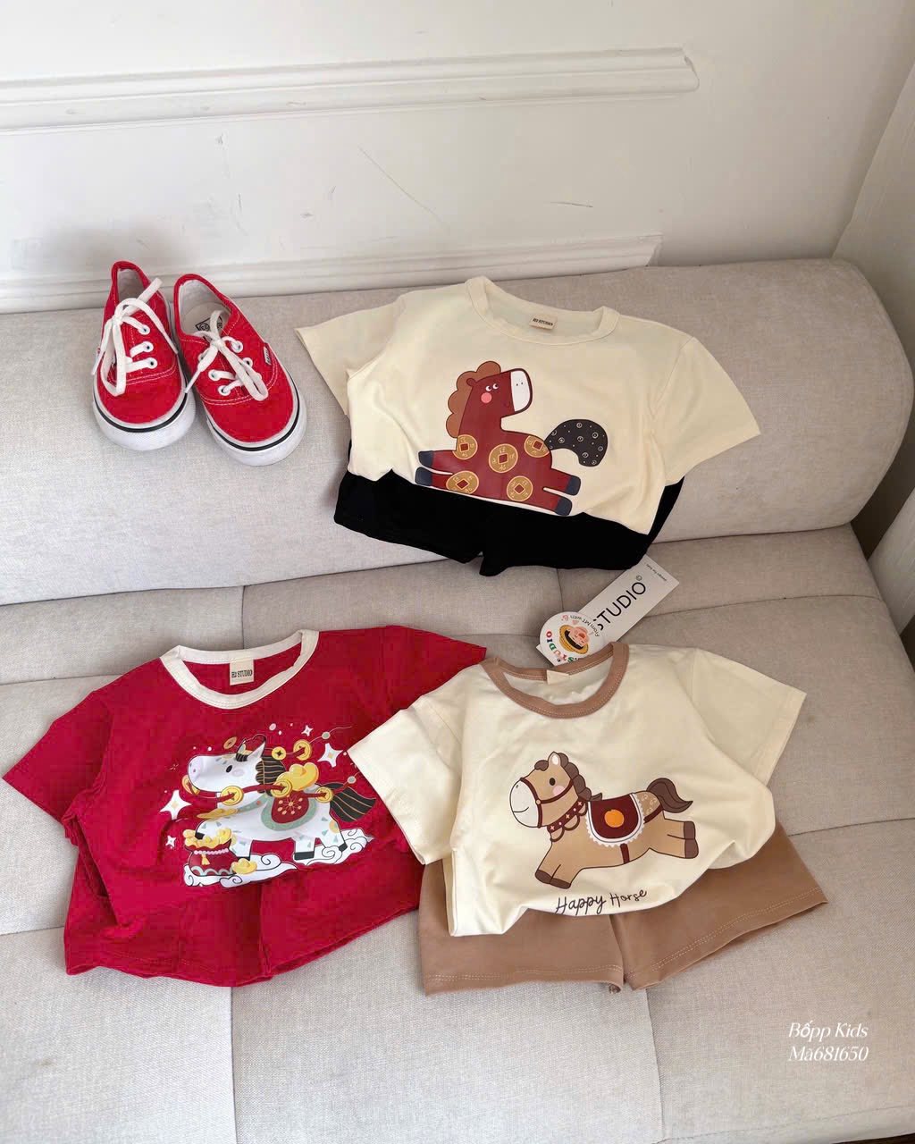 [🆕🇻🇳]  Tu Anh Tran – Thời trang trẻ em Korea Style & QCCC 🧑‍🧒❤️️👶⭐️ SẴN SHIP lun ạ
Vipe tiểu thư sang chảnh
Hãng lên giá rồi ạ
Set áo+ choàng #475xuuu
#Chengle
Bảng size:
Size 90: 11-14
Size 100: 14-16
Size 110: 16-18
Siz , shares-0✔️ , likes-1❤️️ , date-2025-12-11 18:59:13🇻🇳🇻🇳🇻🇳📰🆕