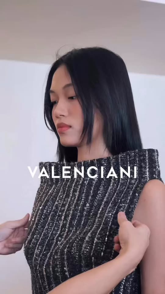 [🆕🇻🇳] Valenciani 👕 Top1Fashion 👗  Quán quân Vietnam’s Next Top Model 2025 – Lại Mai Hoa fitting trang phục trình diễn cho Fashion show Chốn Ấy – Winter & Festive 2026 by Adrian Anh Tuấn., shares-0✔️ , likes-106❤️️ , date-2025-12-10 19:03:34🇻🇳🇻🇳🇻🇳📰🆕