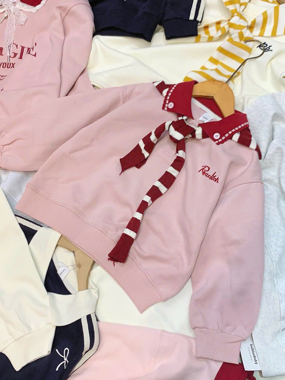 [🆕🇻🇳] Thương Ét Te – Chuyên Đồ Trẻ Em 👕 Top1Fashion 👗  cứ hàng sẵn mà mua cả nhà ơi. đẹp xịn như này mà giá chỉ 175k thôi ạ. chất đẹp lắm nha. em treo sẵn shop r ạ
, shares-0✔️ , likes-2❤️️ , date-2025-12-10 20:59:00🇻🇳🇻🇳🇻🇳📰🆕