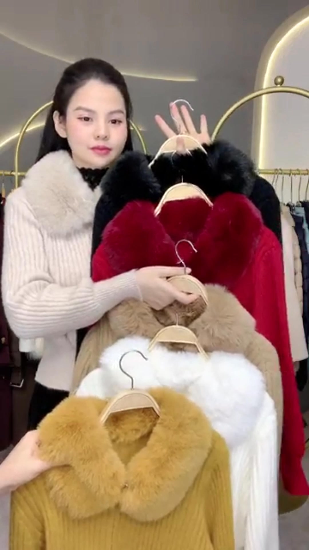 [🆕🇻🇳] 𝐍𝐄𝐕𝐀 – 𝐍𝐀̂𝐍𝐆 𝐂𝐀𝐎 𝐆𝐈𝐀́ 𝐓𝐑𝐈̣ 𝐂𝐔̉𝐀 𝐏𝐇𝐔̣ 𝐍𝐔̛̃ 👕 Top1Fashion 👗  Có những người phụ nữ bước vào một khu vườn và khiến không gian ấy trở nên dịu lại.
Không vì họ nói nhiều.
Mà vì khí chất của họ đủ tĩnh.BST hoa hồng của , shares-0✔️ , likes-23❤️️ , date-2025-12-13 17:10:46🇻🇳🇻🇳🇻🇳📰🆕