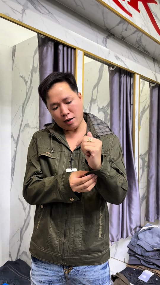 [🆕🇻🇳] Mr Kiệt -Hàng Hiệu Giá Sỉ – Chuyên sỉ – lẻ uy tín , chất lượng  [🆕Top1Vietnam🇻🇳] 👕 Top1Fashion 👗  Khoác kaki cho AE U40 trở lên nhé  #mrkiet #aokhoac #aokhoacnam #aokhoackaki #aokhoacgio , shares-0✔️ , likes-11❤️️ , date-2025-12-22 16:23:17🇻🇳🇻🇳🇻🇳📰🆕