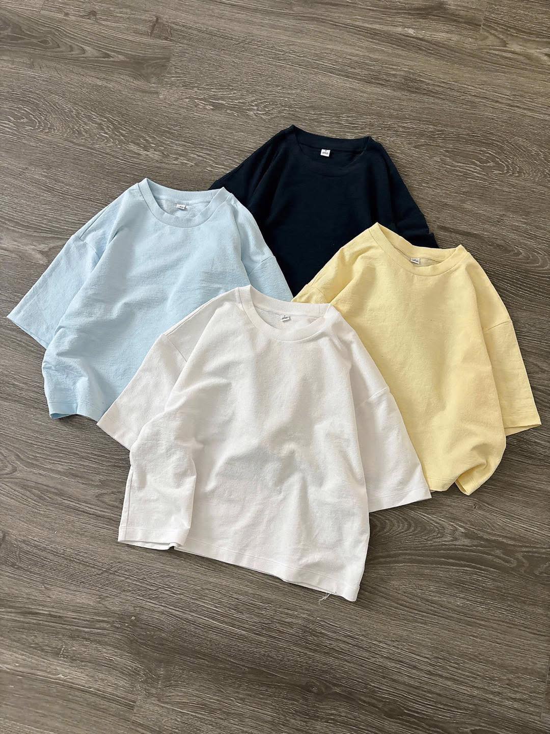 [🆕🇻🇳] HANA VNXK – Bán lẻ quần áo xuất khẩu 👕 Top1Fashion 👗  Áo thun suông UXN. Chất thun cotton xốp. Phom siong, dáng ngắn. Dài 48-52cm
Size s m l xl
 , shares-0✔️ , likes-1❤️️ , date-2025-12-18 16:36:27🇻🇳🇻🇳🇻🇳📰🆕