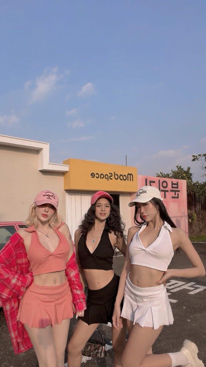 [🆕🇻🇳] KHÁNH THY dress – Thời trang nữ cao cấp hàng đầu tại thành phố Hồ Chí Minh 👕 Top1Fashion 👗  Góc khuất bán đồ style pé xinh :
– anh khách mua 1 mẫu 3 màu, mỗi màu ship cho 1 pé 
Để giờ đây cả 3 pé đó đều thành khách hàng thân thiết của tôi 
 , shares-0✔️ , likes-0❤️️ , date-2025-12-18 17:12:47🇻🇳🇻🇳🇻🇳📰🆕