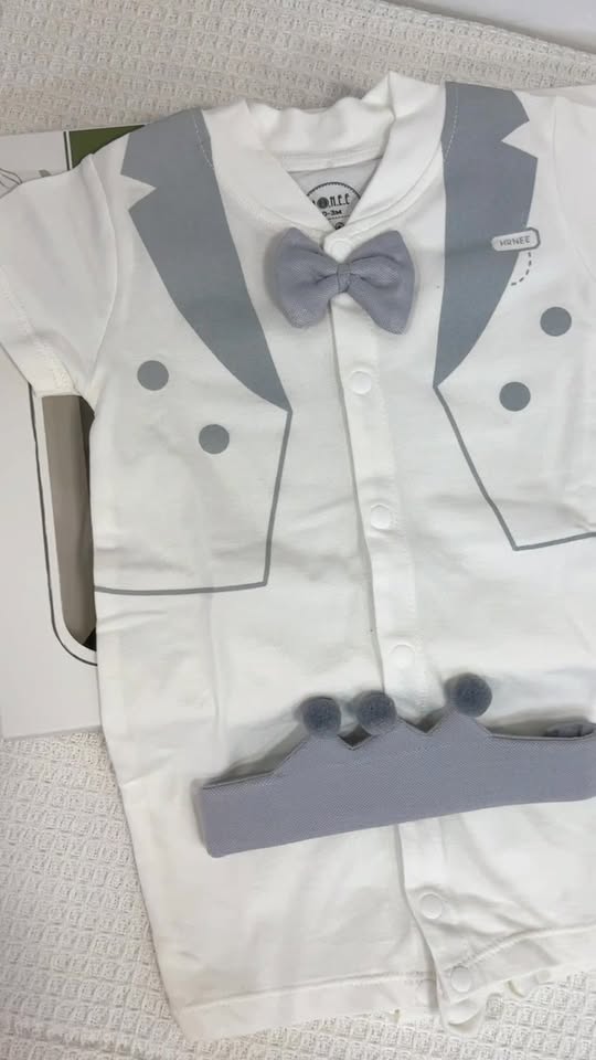 [🆕🇻🇳]  Shop Mỹ Vy – Chuyên thời trang trẻ em, thực phẩm, dược phẩm, vật dụng chuyên cho bé và trẻ 🧑‍🧒❤️️👶⭐️ Set bộ Honee cho bé shop về mẫu rất là xinh ngoan yêu luôn ạ

Có kèm theo bao tay bao chân và băng đô cho bé luôn nha các mom
Có hộp nên là làm quà tặng cũ , shares-0✔️ , likes-5❤️️ , date-2025-12-22 22:36:53🇻🇳🇻🇳🇻🇳📰🆕