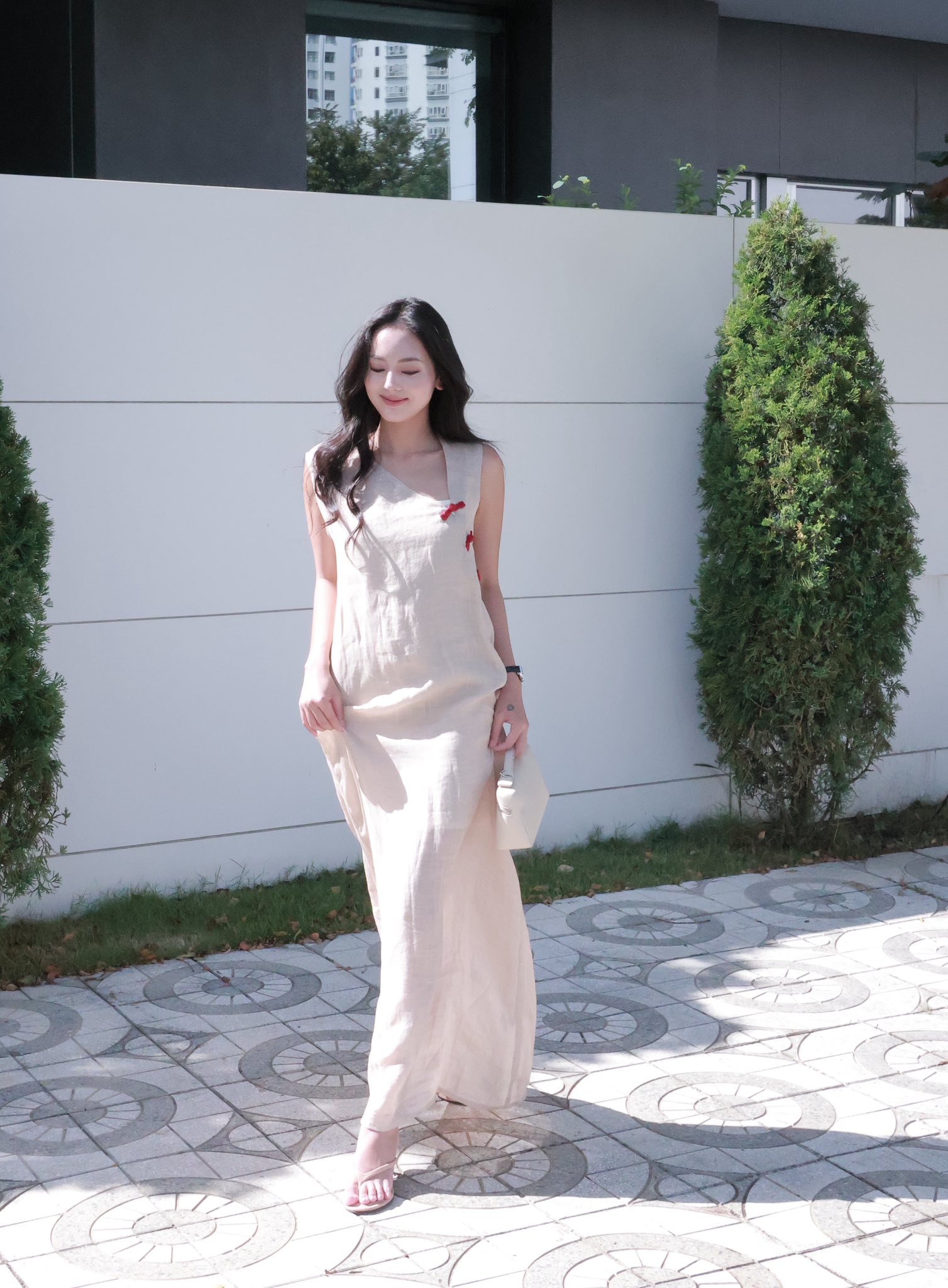 [🆕🇻🇳] OnmeLocal – 𝐒𝐨𝐦𝐞𝐭𝐡𝐢𝐧𝐠 𝐀𝐛𝐨𝐮𝐭 𝐋𝐢𝐧𝐞𝐧 𝐁𝐲 𝐎𝐍𝐌𝐄 – 𝐃𝐞𝐬𝐢𝐠𝐧 𝐈𝐧 𝐁𝐢𝐧𝐡 𝐃𝐮𝐨𝐧𝐠,𝐕𝐢𝐞𝐭𝐧𝐚𝐦 👕 Top1Fashion 👗  Như Ý

Mang trong mình sự mong manh của chất liệu linen tơ, kết hợp với màu sắc nâu nhạt có ánh hồng. Đầm Như Ý với phom dài duyên dáng, được Onme tô điểm  , shares-2✔️ , likes-27❤️️ , date-2025-12-16 22:30:20🇻🇳🇻🇳🇻🇳📰🆕