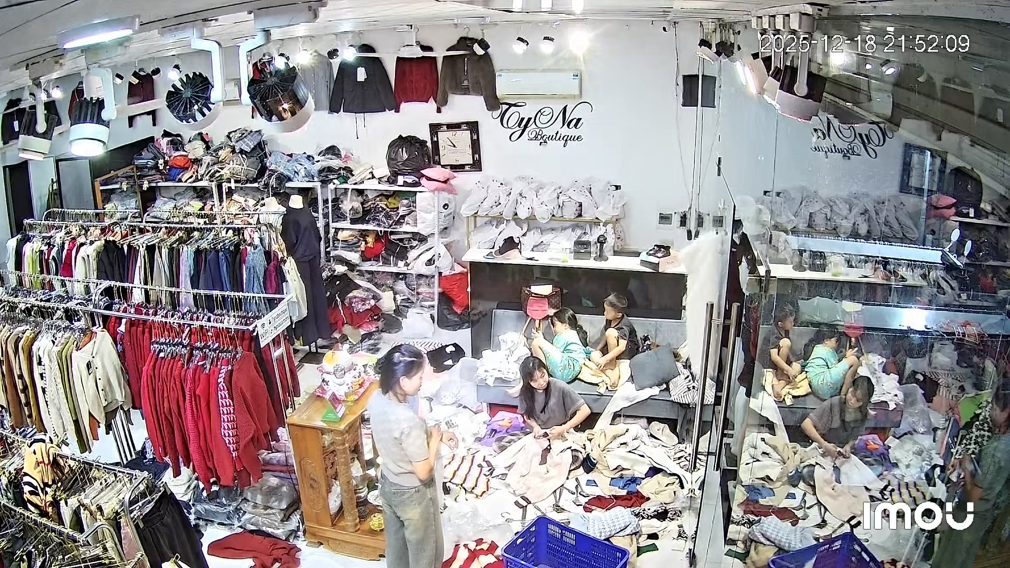 [🆕🇻🇳] Tyna Boutique – Chuyên Sĩ Lẻ Hàng QC 👕 Top1Fashion 👗  H này nv con tích cực lên hàg đẻ mai phục vụ máy c,e về nhiều len,khoác hag siêu cấp lắm khách ghé mua nhé
 , shares-0✔️ , likes-5❤️️ , date-2025-12-19 04:55:48🇻🇳🇻🇳🇻🇳📰🆕