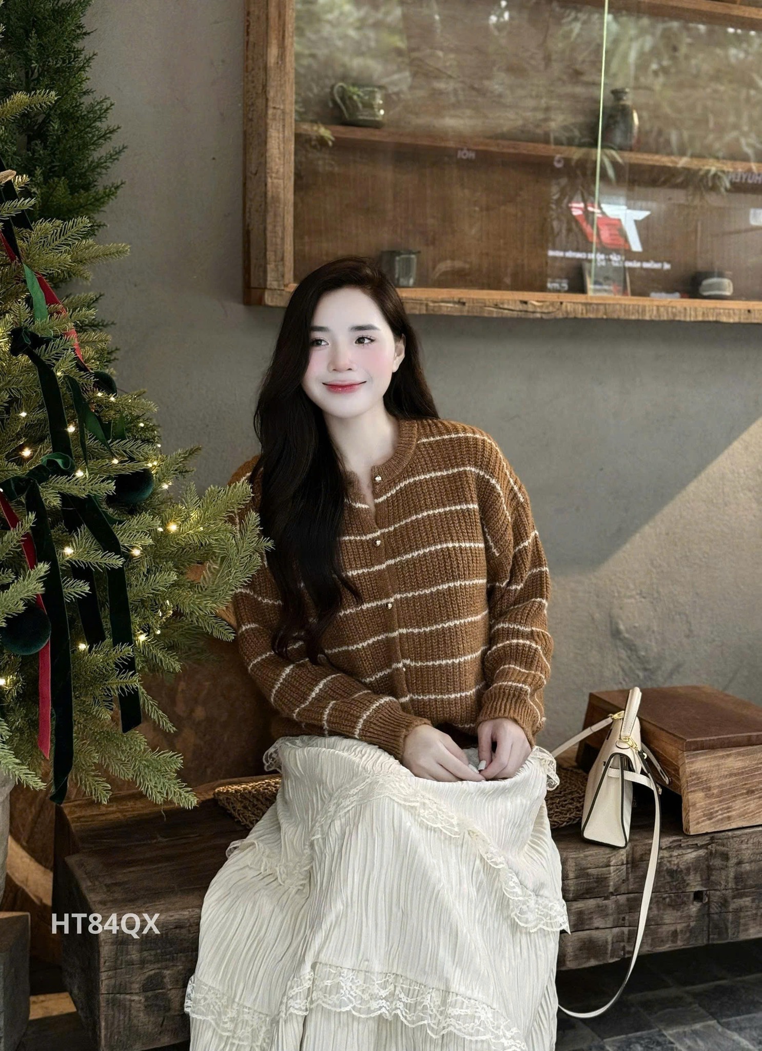 [🆕🇻🇳] Helen Most Boutique – Cửa hàng quần áo nữ 👕 Top1Fashion 👗  Set áo len kẻ mix cv dáng dài viền ren xinh quá lun ạ
 , shares-2✔️ , likes-9❤️️ , date-2025-12-18 05:21:28🇻🇳🇻🇳🇻🇳📰🆕