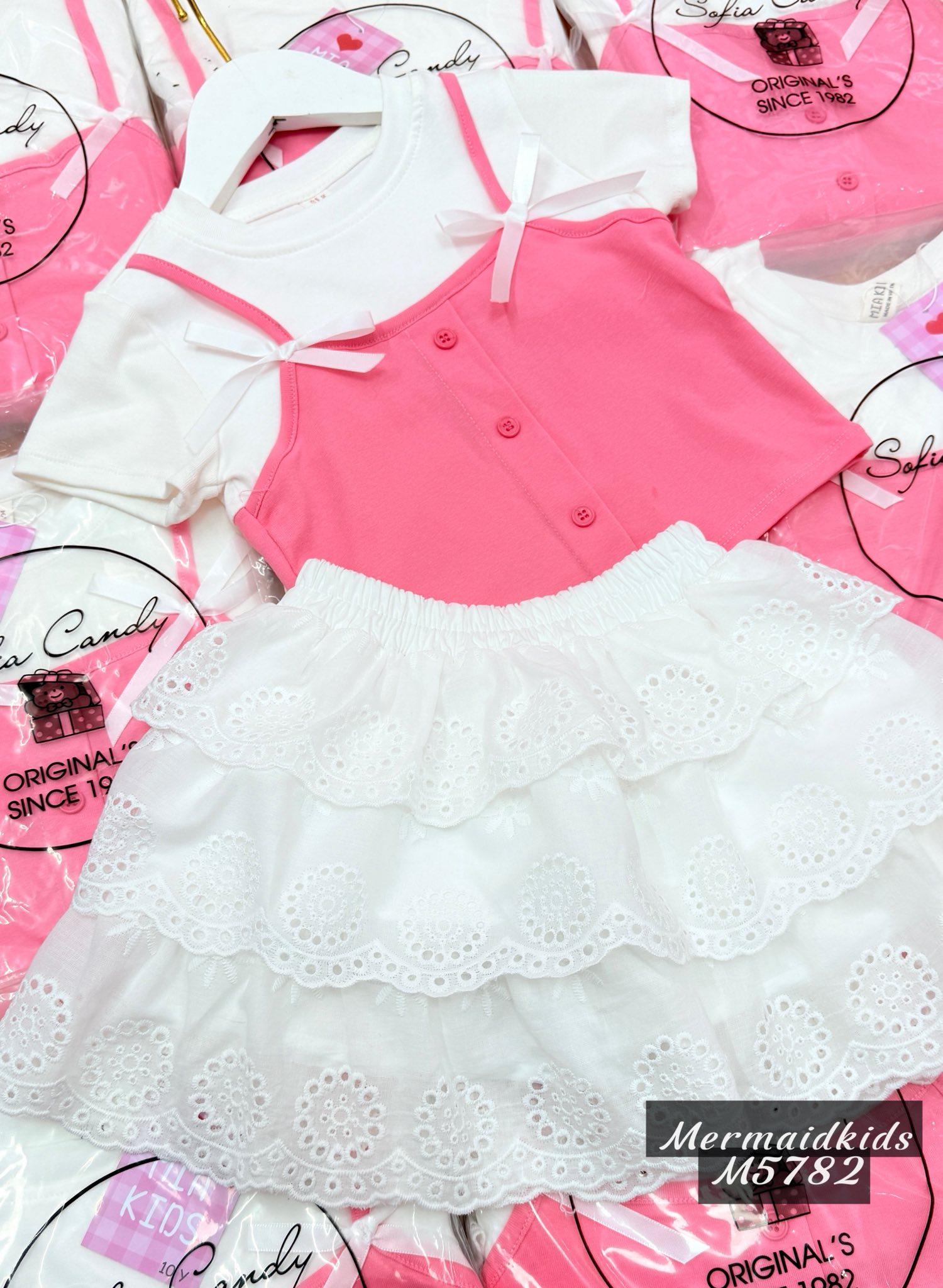 [🆕🇻🇳] Mermaid Kids  (Nàng tiên cá nhỏ)- Thời trang cao cấp cho bé 🧑‍🧒❤️️👶⭐️  SET 2 CHI TIẾT ÁO + CHÂN VÁY – NGỌT NGÀO NHƯ KẸO HỒNG 

Mẫu set nhìn là “yêu liền” dành cho các bé gái bánh bèo nè mẹ ơi 
Áo hồng – trắng phối nơ xinh xắn , shares-0✔️ , likes-14❤️️ , date-2025-12-20 20:45:51🇻🇳🇻🇳🇻🇳📰🆕