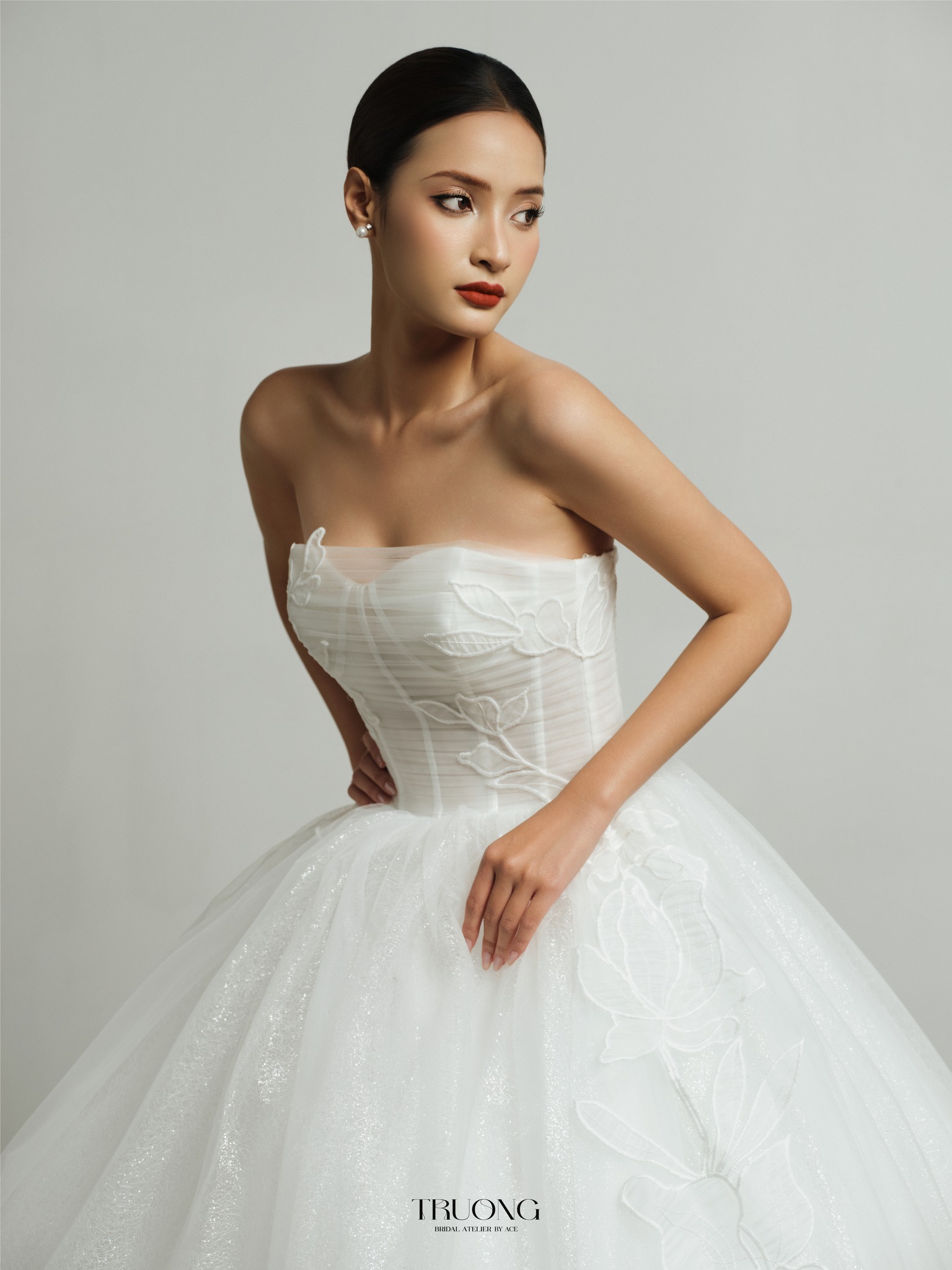 [🆕🇻🇳] Truong Bridal 🤵🏻 Top1Wedding 👰🏻  𝗔 𝗯𝗿𝗶𝗱𝗮𝗹 𝗴𝗼𝘄𝗻 𝘁𝗵𝗮𝘁 𝘀𝗽𝗲𝗮𝗸𝘀 𝘁𝗵𝗿𝗼𝘂𝗴𝗵 𝗳𝗼𝗿𝗺 𝗮𝗻𝗱 𝗳𝗮𝗯𝗿𝗶𝗰, 𝗻𝗼𝘁 𝗲𝘅𝗰𝗲𝘀𝘀—𝗿𝗲𝗳𝗶𝗻𝗲𝗱, 𝗰𝗼𝗺𝗽𝗼𝘀𝗲𝗱, 𝗮𝗻𝗱 𝘁𝗶𝗺𝗲𝗹𝗲𝘀𝘀

Wedding Dress: Lumière – ENCHANTÉ Collection
——-
Đặt lịc , shares-1✔️ , likes-4❤️️ , date-2025-12-16 19:28:35🇻🇳🇻🇳🇻🇳📰🆕