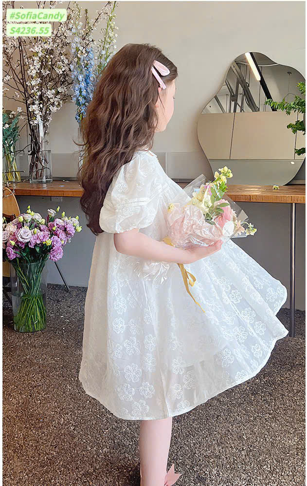 [🆕🇻🇳] Tuyển Buôn/ Sỉ SofiaCandy- Mia kids 🧑‍🧒❤️️👶⭐️ 
#SofiaCandy
S4236 Hàng mới
Giao ngay 
Váy trắng thêu hoa xinh quá xinh – sang cực kỳ – thêu tinh tế
Vải mềm êm xịn sò 
Đầm 2 lớp đó ạ – đẹp xinh – bán dịp , shares-1✔️ , likes-1❤️️ , date-2025-12-19 05:12:56🇻🇳🇻🇳🇻🇳📰🆕