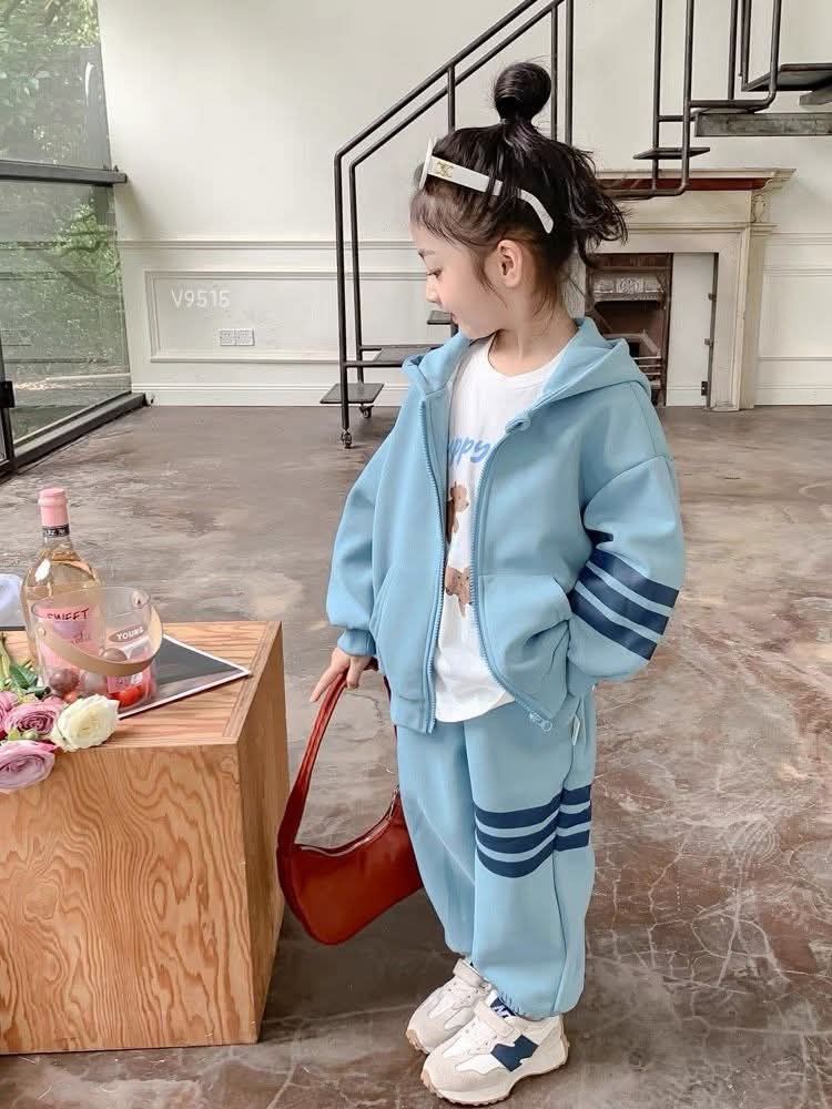 [🆕🇻🇳]  LynPu Kids  – điều diệu kỳ cho mẹ và bé 🧑‍🧒❤️️👶⭐️ Shop còn 2 set cuối sz 100 
Sale 30% .Nhanh tay ạ 

 LynPuKids -12 Cảng Mới
 , shares-0✔️ , likes-0❤️️ , date-2025-12-17 17:38:25🇻🇳🇻🇳🇻🇳📰🆕