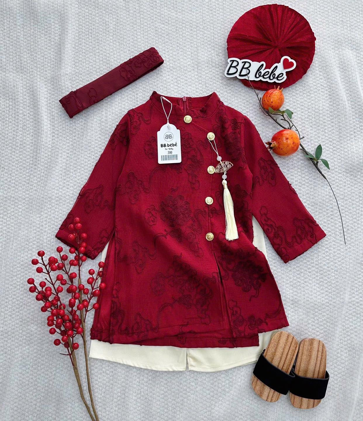 [🆕🇻🇳] I.H.F HCM Boutique – A high end fashion brand established in London since 2013👕 Top1Fashion 👗  Sắc đỏ trầm ấm phủ lên thiết kế Măng tô tạo dáng chuẩn mực. Một lựa chọn thanh lịch, hoàn hảo cho những ngày se lạnh đầy phong thái.

—–
Established in  , shares-0✔️ , likes-0❤️️ , date-2025-12-27 22:00:58🇻🇳🇻🇳🇻🇳📰🆕