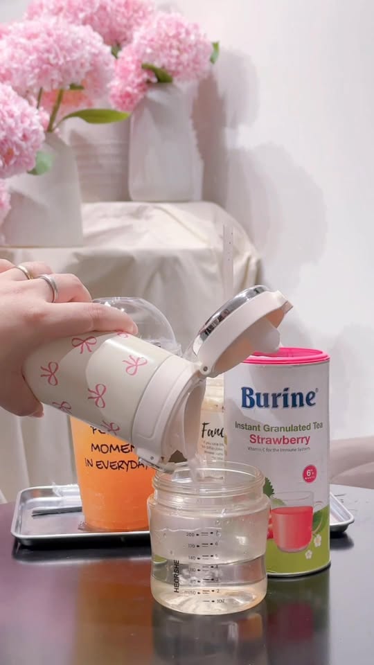 [🆕🇻🇳]  Gâu Kids Store 🧑‍🧒❤️️👶⭐️ ” Trà chiều siêu “”chill”” cho bé cùng Trà cốm hoa quả BurineBa mẹ đi cafe, bé cũng uống trà – nhưng là Trà cốm hoa quả Burine!  Hương vị trái cây thơm ngo , shares-0✔️ , likes-6❤️️ , date-2025-12-19 23:30:07🇻🇳🇻🇳🇻🇳📰🆕