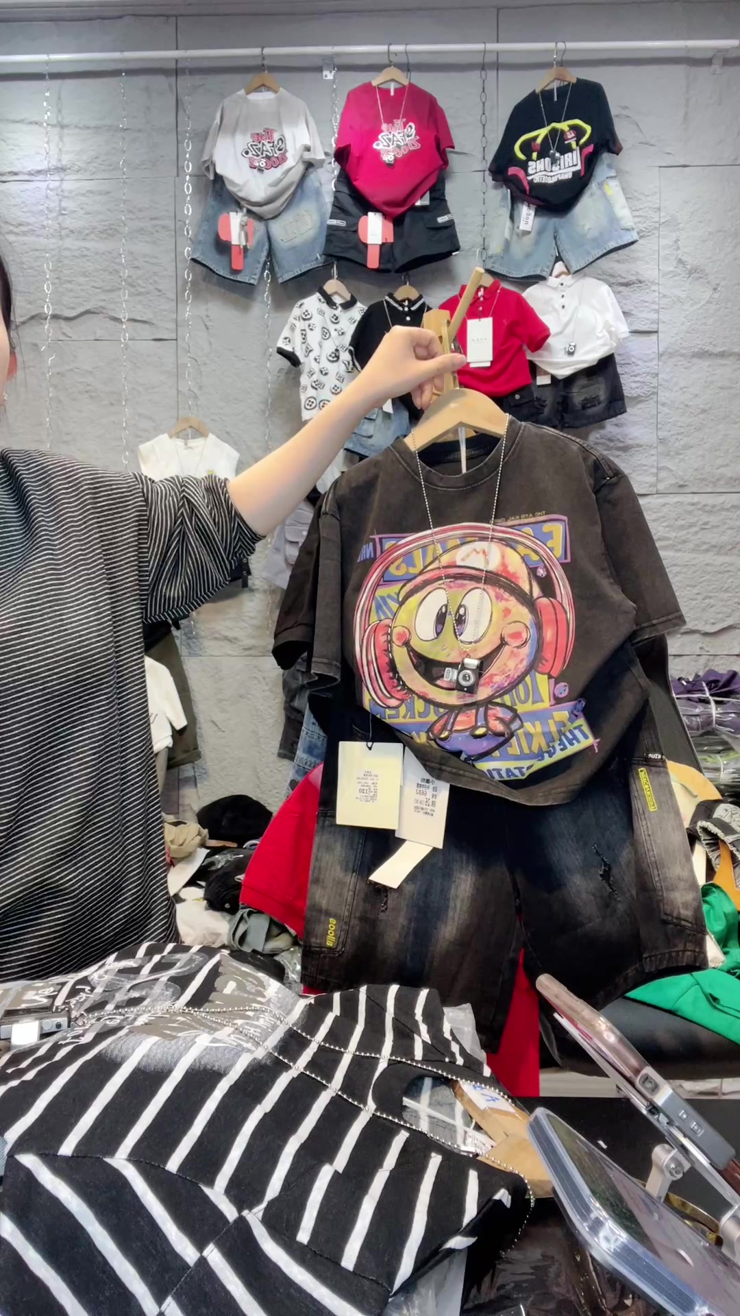 [🆕🇻🇳] Đi ✈ Top1Travel 🌏✈️ Ngày xưa được bố làm thế này rất thích, ở chỗ bạn gọi là trò gì ấy nhỉ 
 , shares-112✔️ , likes-57K❤️️ , date-2025-12-20 17:15:49🇻🇳🇻🇳🇻🇳📰🆕